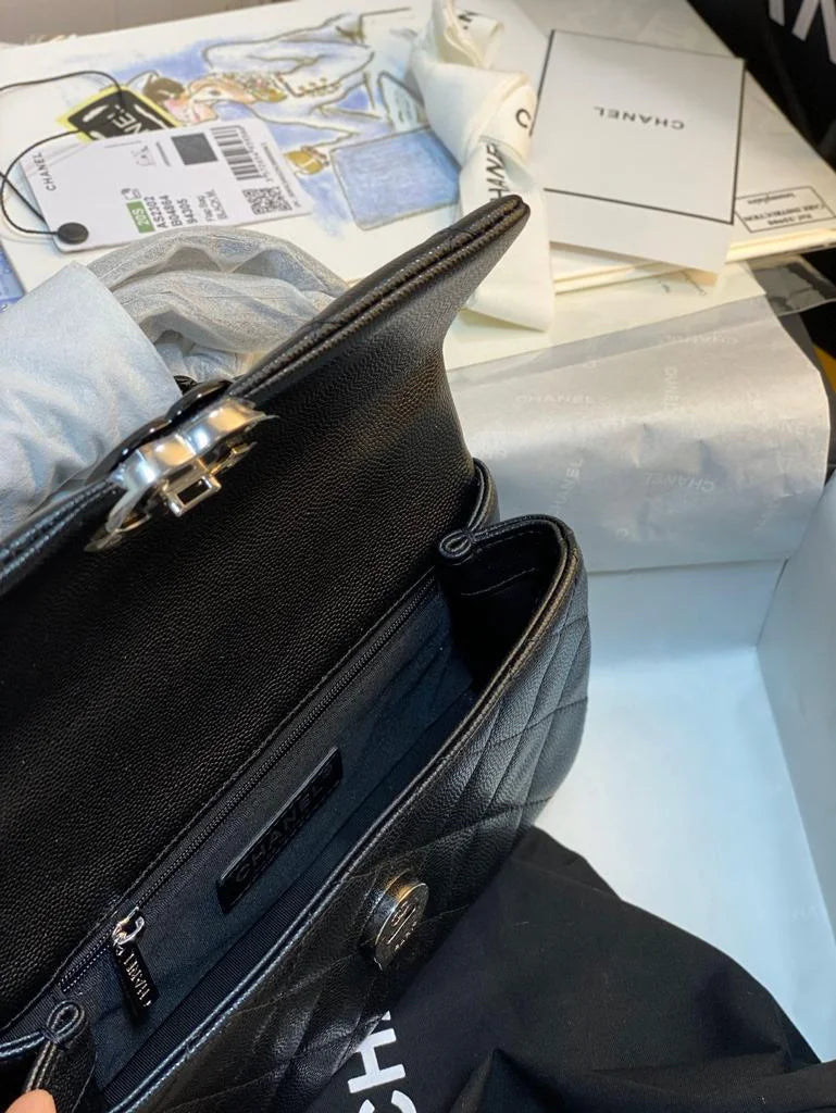 Small Flap Bag Black U764929
