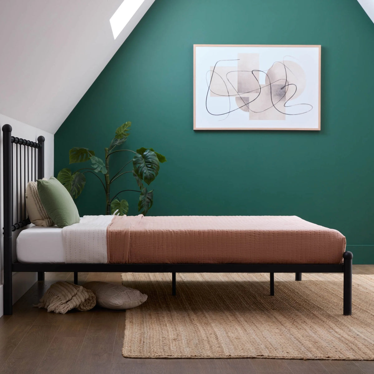 Black Metal Queen Platform Bed S279