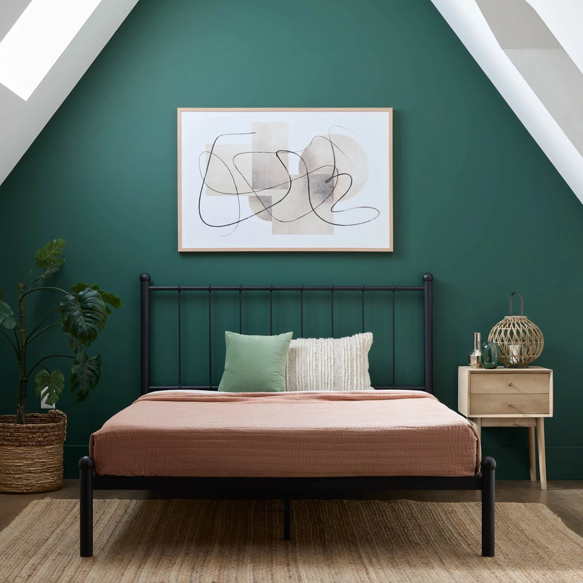 Black Metal Queen Platform Bed S279