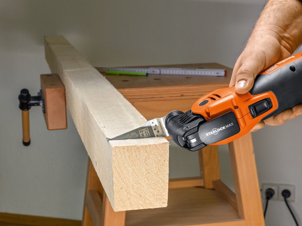 Oscillating Multi-Tool with Carrying Case, 450 Watts Y232427